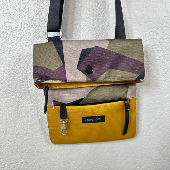 Sherpani PICA Camouflage and Yellow Crossbody Bag Womens Utility New w/o Tags - Picture 1 of 7